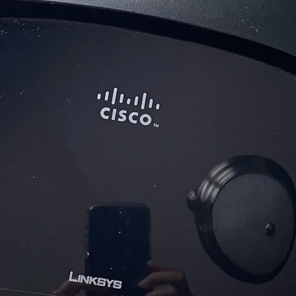 Cisco Linksys Internet Router - Picture 3 of 4